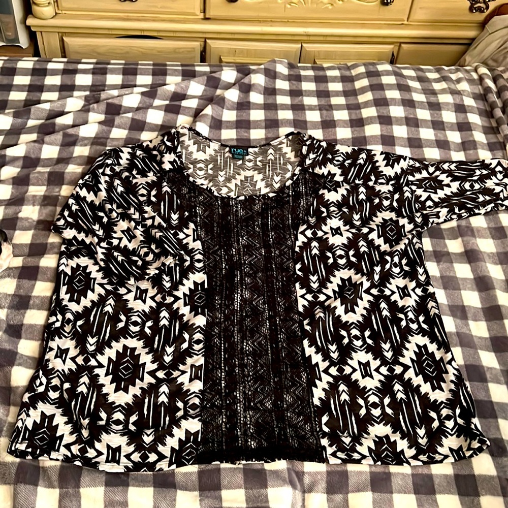 Super cute elbow length sleeved top!
